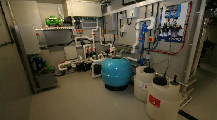 Καθαριότητα μηχανοστασίου πισίνας: Οδηγός για ασφαλή και αποτελεσματική συντήρηση